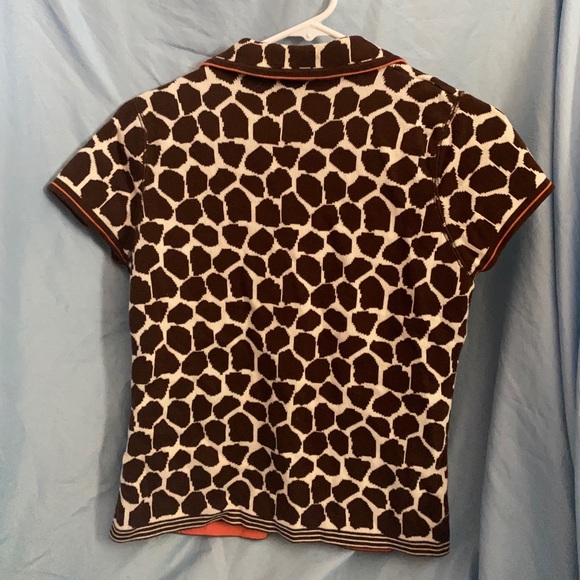 Women’s giraffe pattern button up - Picture 2 of 2